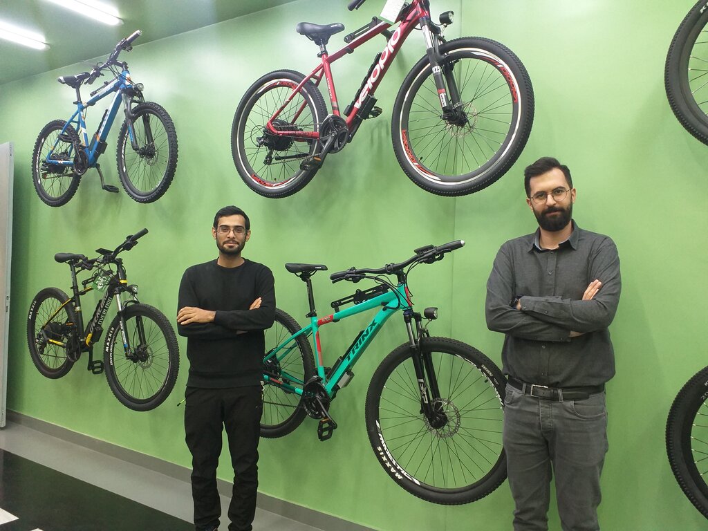 جوانان «شریف» گل کاشتند | دستیابی به دانش متفاوت | دوچرخه‌سواری آسان در شیب‌های تند پایتخت