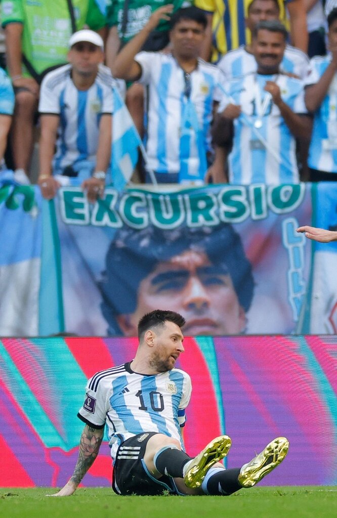 تصاویری خاص از حواشی بازی آرژانتین و عربستان | مارادونا هم در ورزشگاه بود!