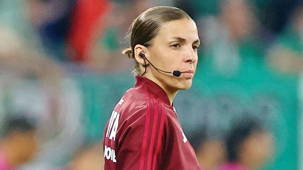 تصاویر ا زنی که نامش در تاریخ جام جهانی ماندگار شد