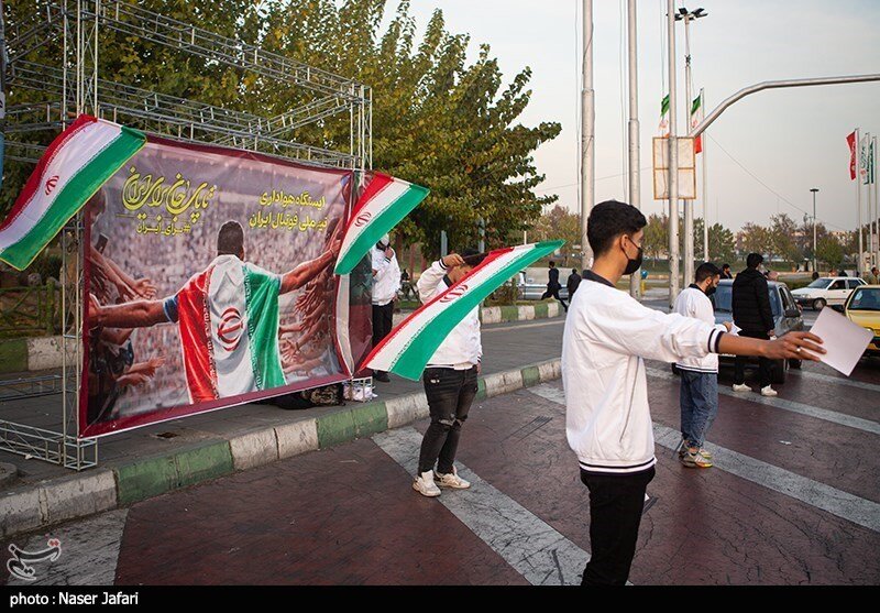تصاویر ا تقویت همدلی ملی در ۵ میدان تهران ؛ راه اندازی  ایستگاه‌هایی برای هواداری از تیم ملی 