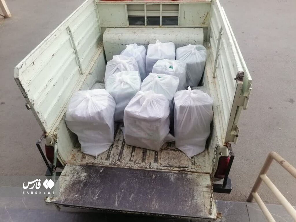 تصویر | پرونده اتهامات شهردار سابق ارومیه را با وانت به دادگاه آوردند