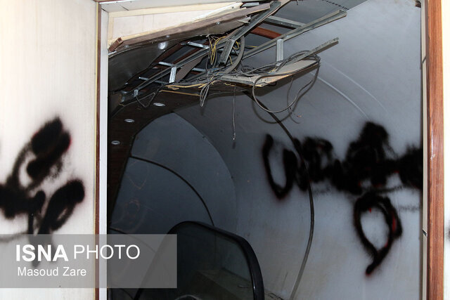 تصاویر پل عابر پیادهای که تبدیل به تونل وحشت شد | حیوانات موذی در این پل رژه میروند