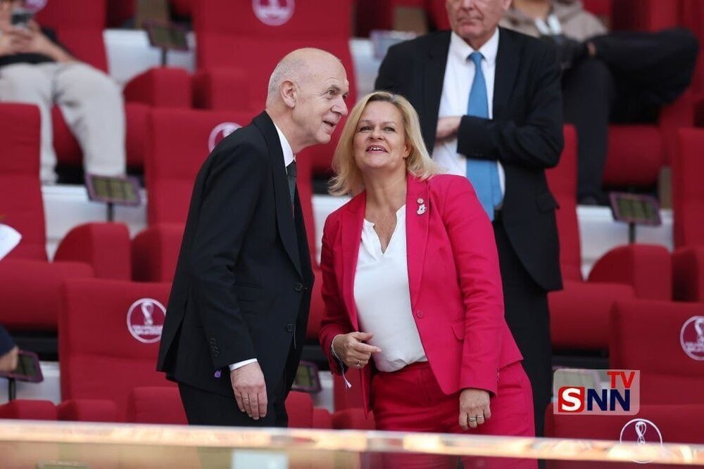 تصاویر | اقدام خبرساز وزیر کشور آلمان