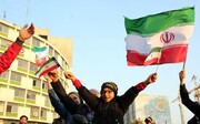 تصاویر وزیر ارتباطات با فرزندانش در جشن پیروزی تیم ملی در خیابان‌های تهران