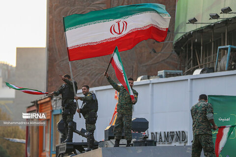 شادی ماموران نیروی انتظامی و یگان ویژه  برای پیروزی ایران مقابل ولز