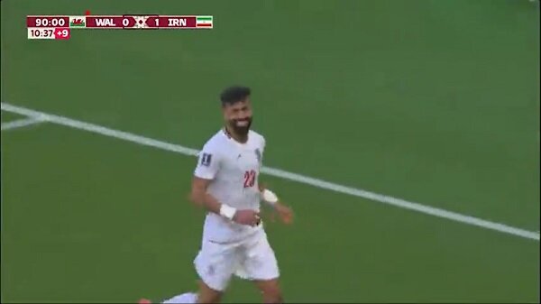 عکس و فیلم | صحنه دراماتیک فوتبال ایران در جام جهانی | رامین رضاییان بین اشک و شادی بعد از زدن گل دوم به ولز