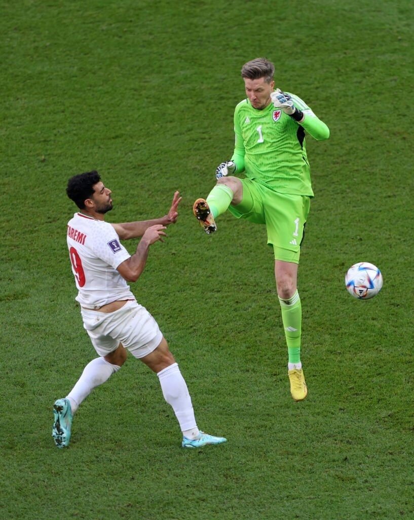 تصاویر | خطر از بیخ گوش ستاره ایران در جام جهانی گذشت | تله ای که نزدیک بود به مهاجم ایران ضربه بزند!