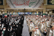 ببینید | همخوانی بسیجیان در حسینیه امام خمینی(ره) | سربندهای متفاوت بسیجیان