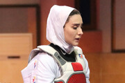 ببینید | لحظه سجده شکر زن ورزشکار بر پرچم ایران | واکنش دامغانی‌ نژاد بعد از گرفتن مدال طلا را ببینید