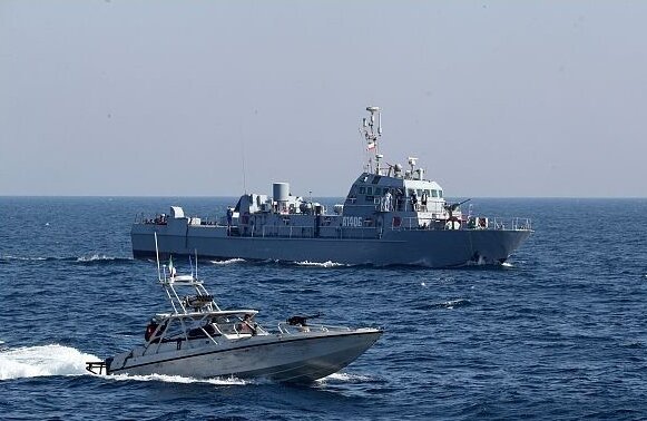 تصاویر | بازدید رئیسی از رژه یگانهای نمونه نیروی دریایی ارتش