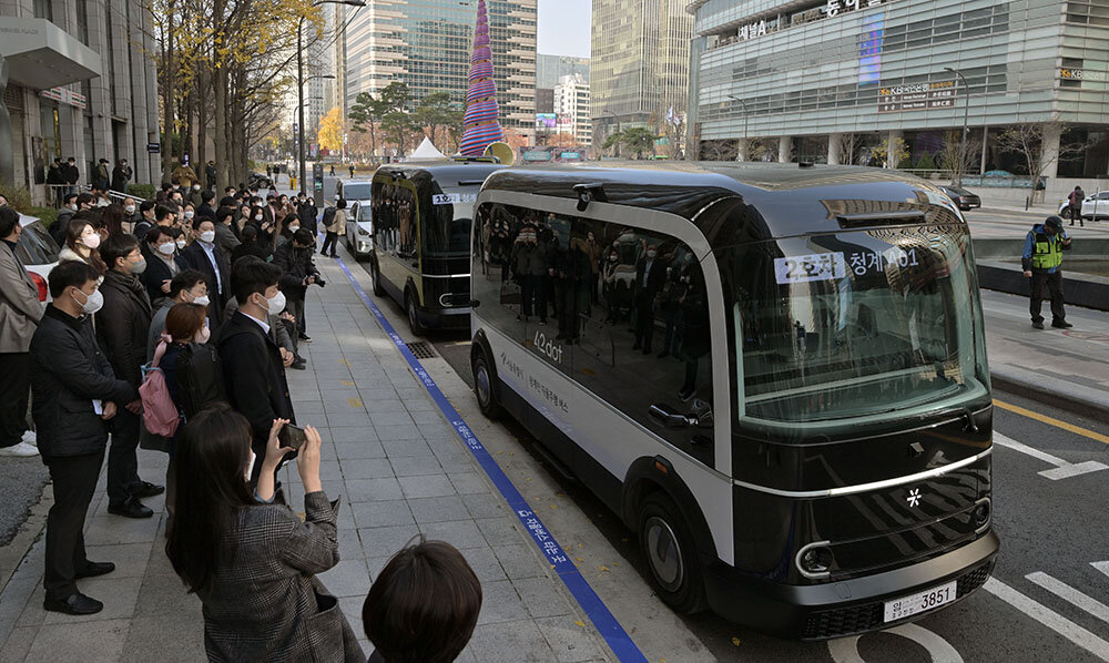 تصاویر اتوبوس بدون راننده در خیابان‌های سئول