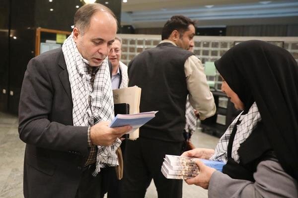 تصاویر ا روزی که مجلس یکدست چفیه پوش شد؛از قالیباف و ذوالنوری تا پزشکیان و نوری قزلجه چفیه برگردن انداختند