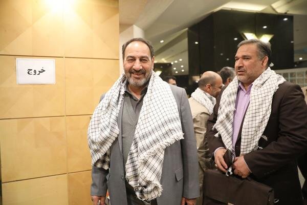 تصاویر ا روزی که مجلس یکدست چفیه پوش شد؛از قالیباف و ذوالنوری تا پزشکیان و نوری قزلجه چفیه برگردن انداختند