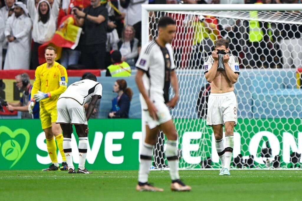 عکس | اتفاق غیرمنظره در پایان بازی با اسپانیا؛ تشویق ژرمن‌ها بابت بدترین شروع تاریخ