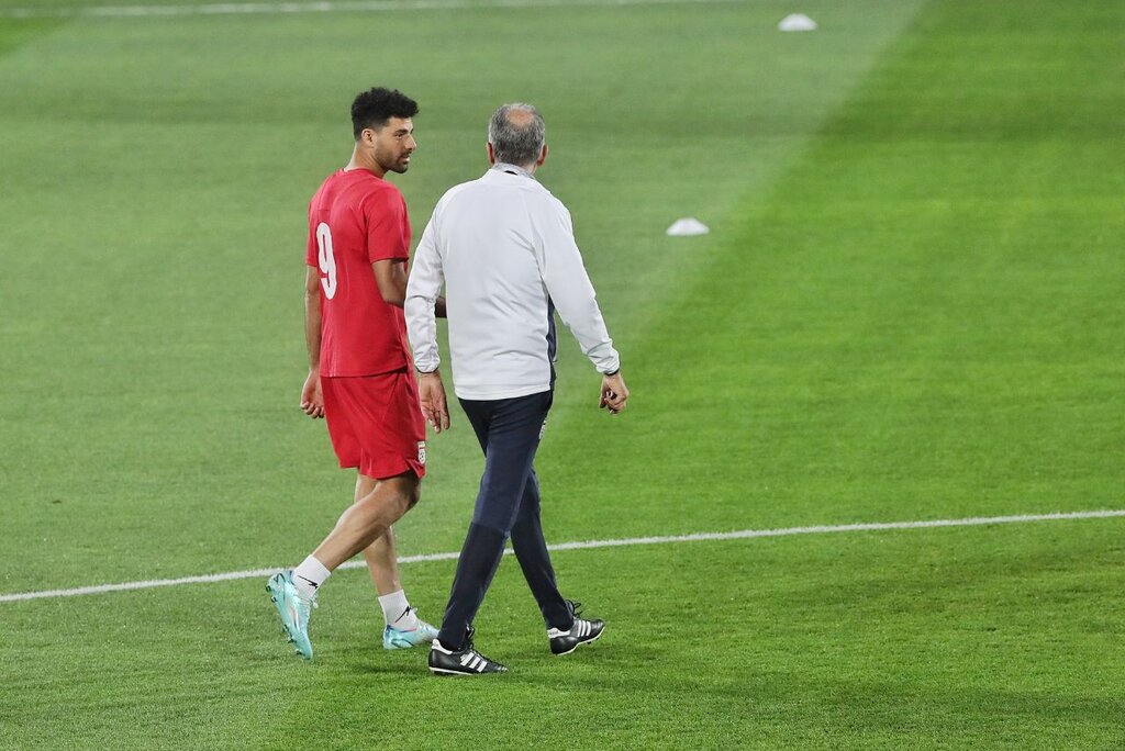 عکس | صحبتهای در گوشی کیروش با ستاره تیمش | امید سرمربی پرتغالی به مهاجم ایران برای صعود