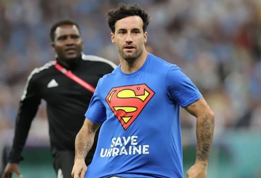 تصاویر | جنجال جیمی جامپ با شعاری درباره زنان ایران | سیاسی بازی یک دیوانه جلوی فغانی!