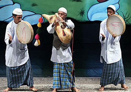 عکسی قدیمی از پوشش زنان بوشهری | شیوخ عرب خواهان عبای این شهر هستند | روستای ملی عبا بافی ایران کجاست؟