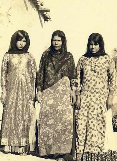 عکسی قدیمی از پوشش زنان بوشهری | شیوخ عرب خواهان عبای این شهر هستند | روستای ملی عبا بافی ایران کجاست؟ 
