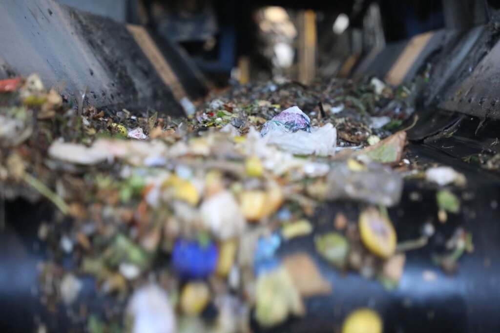 ایستگاه پسماند با مشکلات تفکیکنشده زیستمحیطی | روزانه ۷۰۰تن زباله در اینجا تخلیه میشود