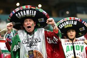 تصاویر تیپ‌ و قیافه‌های جالب و عجیب تماشاگران بازی مکزیک و عربستان
