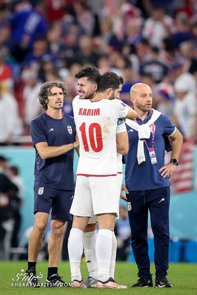 تصاویر | گریه‌های شدید ملی پوش فوتبال ایران | آمریکایی ها بعد از سوت پایان سراغ بازیکنان تیم ملی آمدند