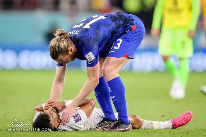 تصاویر | گریههای شدید ملی پوش فوتبال ایران | آمریکایی ها بعد از سوت پایان سراغ بازیکنان تیم ملی آمدند