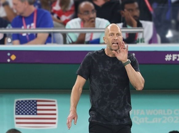 عکس | سرمربی آمریکا مسابقه فریاد را هم از کیروش برد!