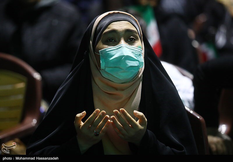 تصاویر ا حال و هوای زنانی که به تماشای بازی ایران و امریکا نشستند؛نذر و دعای زنان برای صعود تیم ملی