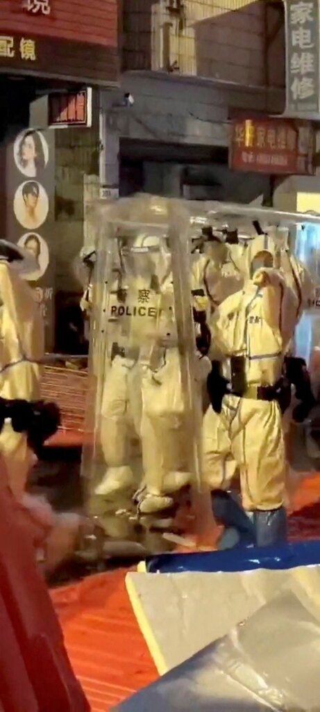 فوران خشم بر ضد قرنطینه‌های کرونا در چین | تظاهرات کووید در کوانگ‌ژو در جنوب چین بالا می‌گیرد