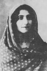 اولین کارگردان زن تئاتر ایران که بود؟