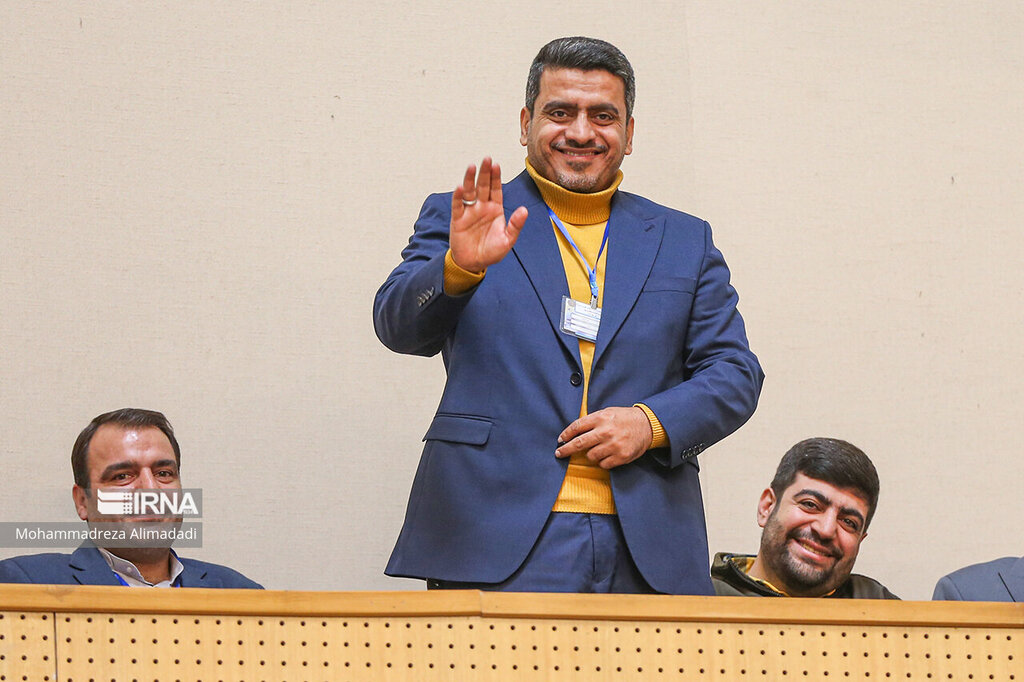 عکس ا تقدیر از جواد فروغی در روز پرستار ؛تیپ متفاوت مدال آور کادر درمان