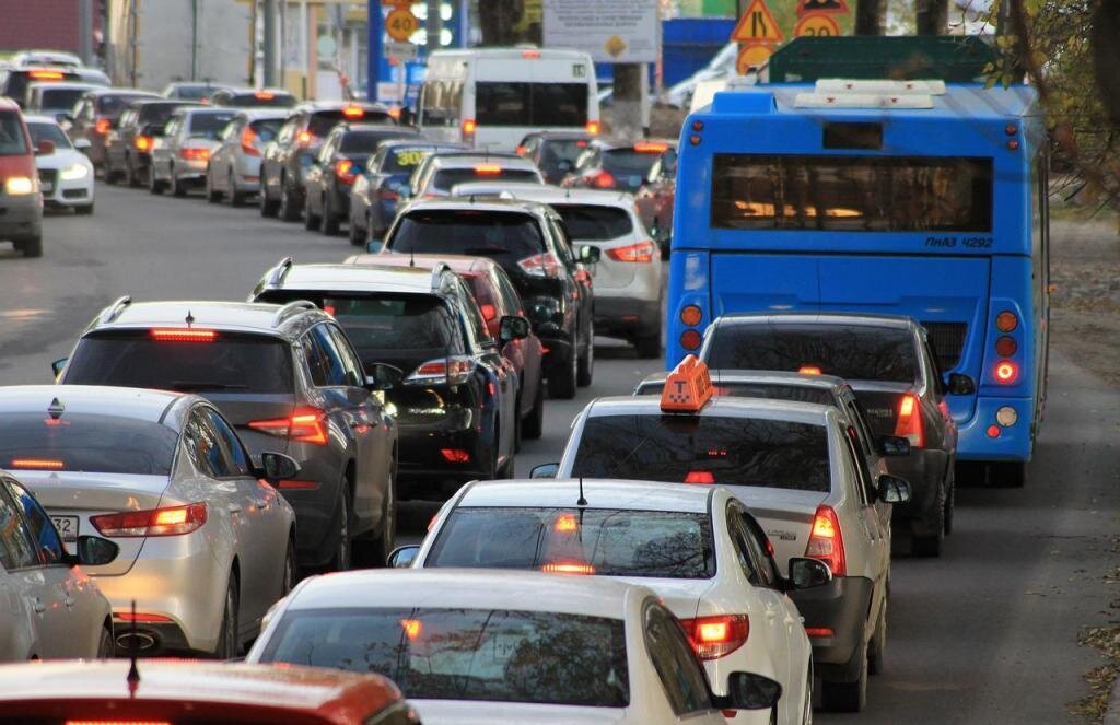 راه حل‌های جهانی برای مقابله با تردد خودرو | از طرح ترافیک تا حمل و نقل رایگان کارمندان