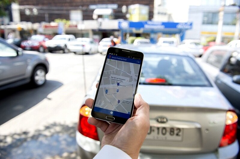 کشورهای پیشرفته چگونه مشکل کمبود جای پارک را حل کردهاند؟ | از آسانسورهای پارک خودرو در سنگاپور تا هوشمند سازی یافتن جای پارک در برلین