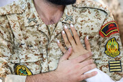 متفاوت‌ترین تصاویر ازدواج سربازان ارتش ایران | دست عروس با لاک سفید روی قلب داماد با لباس سربازی | ماشین عروس زوج‌های جوان را ببینید