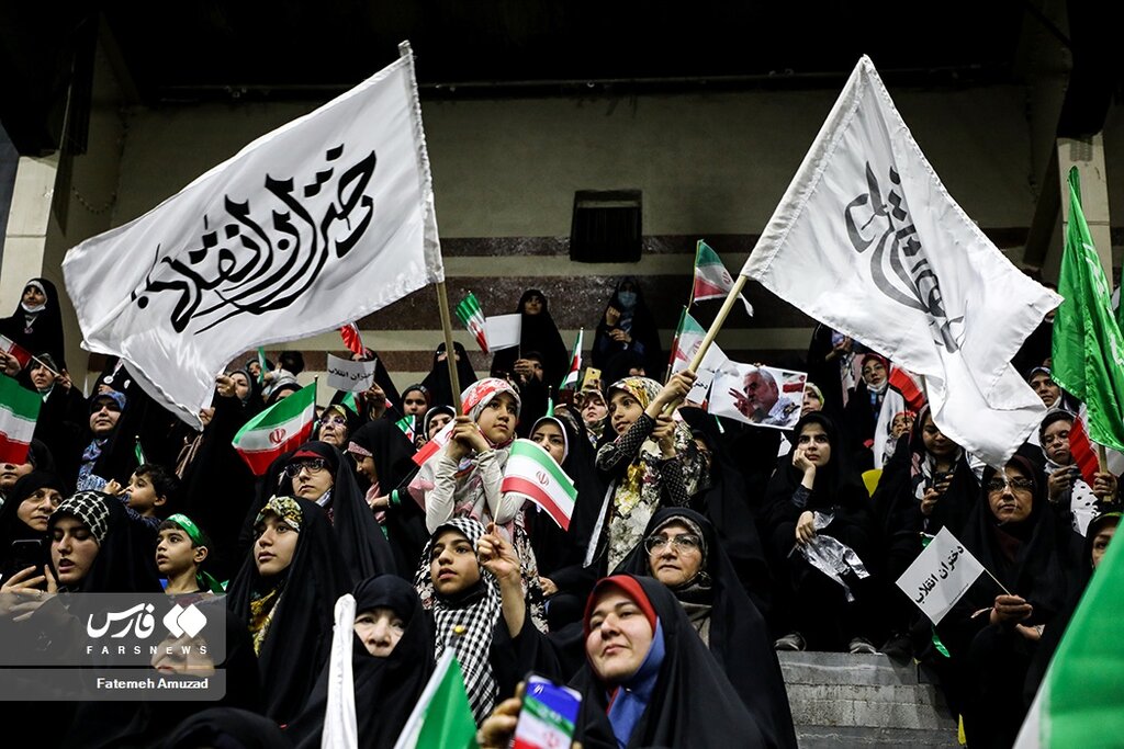 دختران انقلاب