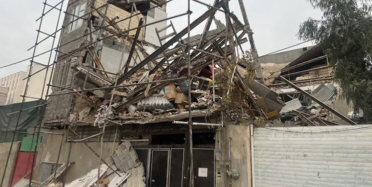 ببینید | ریزش ساختمان سه طبقه در حاشیه تهران