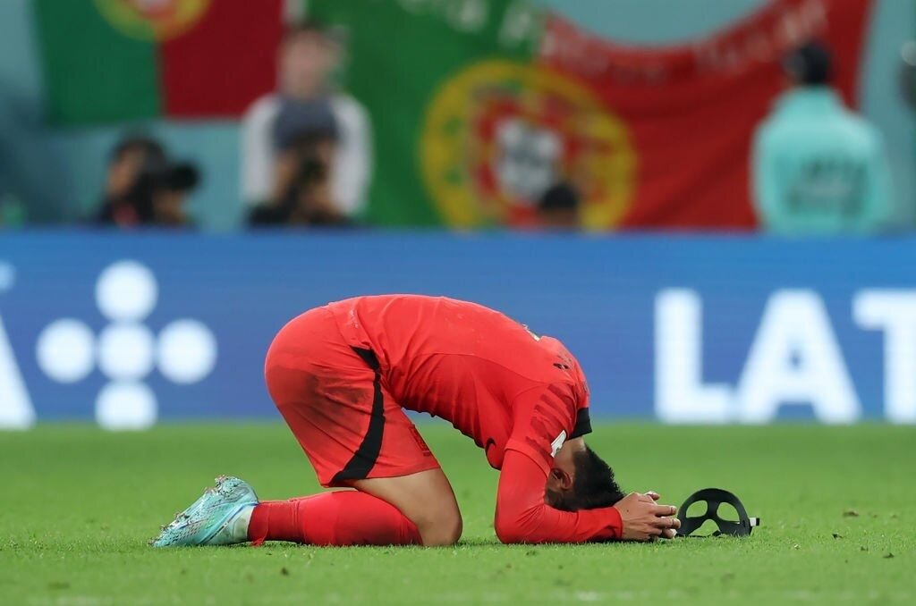 تصاویر | حسرت ایرانیها با دیدن این لحظه بزرگتر شد | کاپیتان اشک میریخت و مشت بر زمین میکوبید!