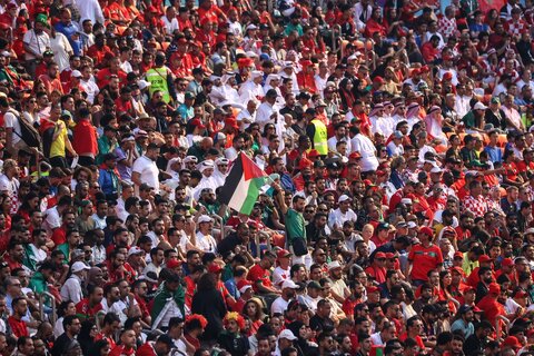 پرچم فلسطين در ميان هواداران جام جهاني قطر