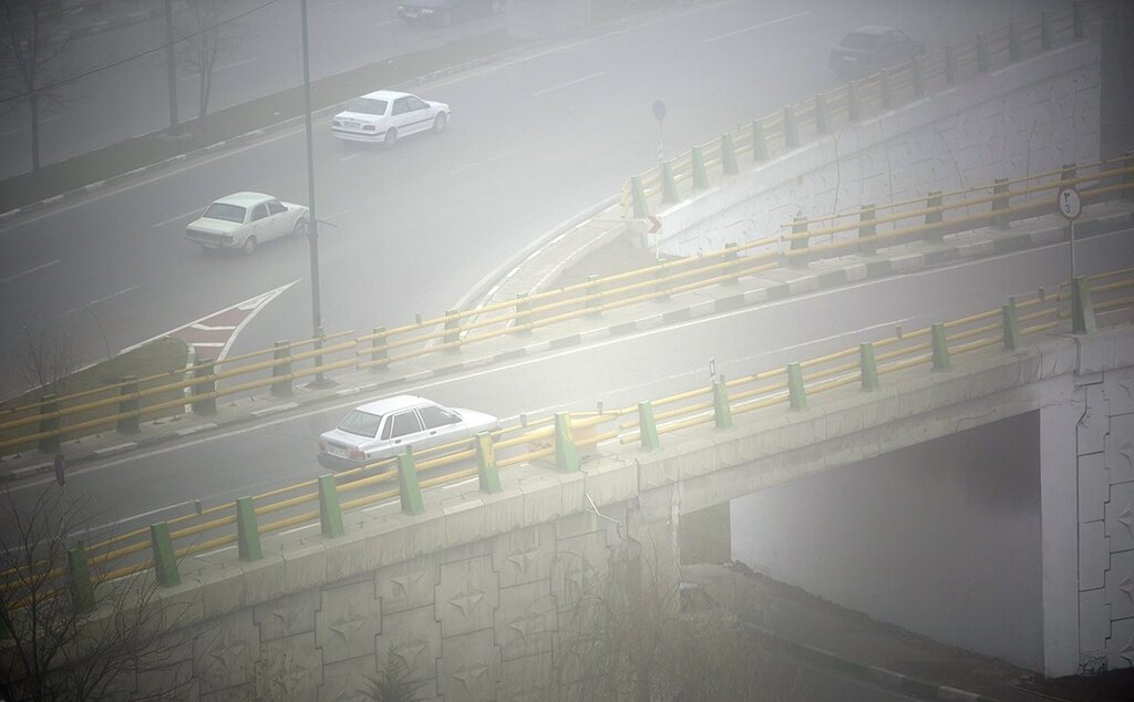 ببینید | کرمانشاه در مه | اهالی شهر با کمترین میزان دید، روز را سپری کردند