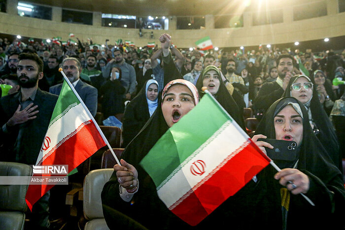 همه چیز ردیف بود الا نتیجه بازی! | ۷ سکانس جذاب از شبی که فوتبال در سینما نمایش داده شد