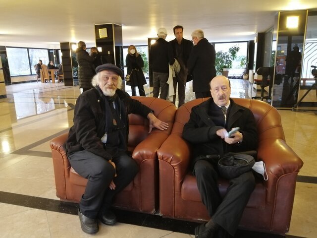 تصاویر | پیکر مفتون امینی زیر باران به خانه ابدی بدرقه شد