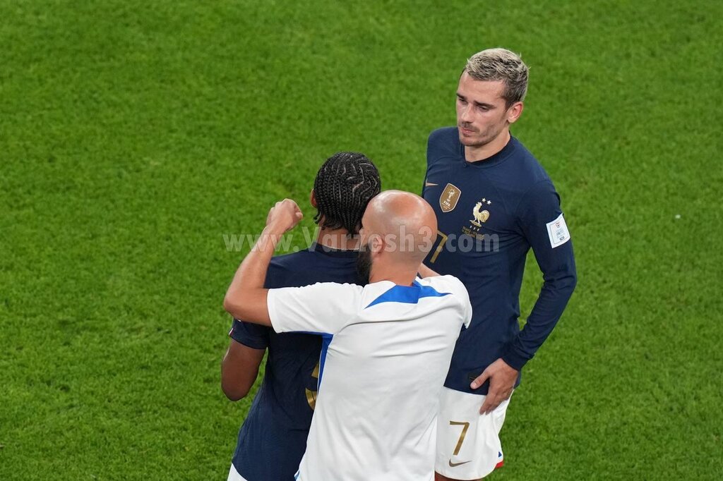 کشف طلا وسط بازی حساس جام جهانی | توقف بازی حساس با حرکت عجیب بازیکن فرانسه