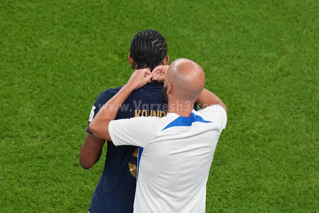 کشف طلا وسط بازی حساس جام جهانی | توقف بازی حساس با حرکت عجیب بازیکن فرانسه