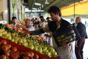 میوه شب عید را از کجا بخریم؟ | مقایسه نرخ میوه از میادین تا مغازه