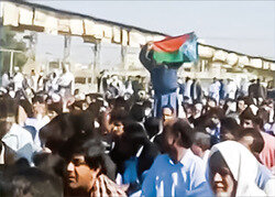 برافراشتن پرچم «بلوچ آزاد» در نماز جمعه زاهدان