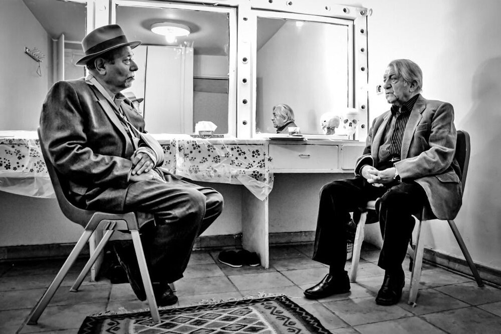 ماجرای سیلی خوردن عزتالله انتظامی | بخشی از خاطرات آقای بازیگر درباره اقامت پنهانی عبدالحسین نوشین در خانه اش