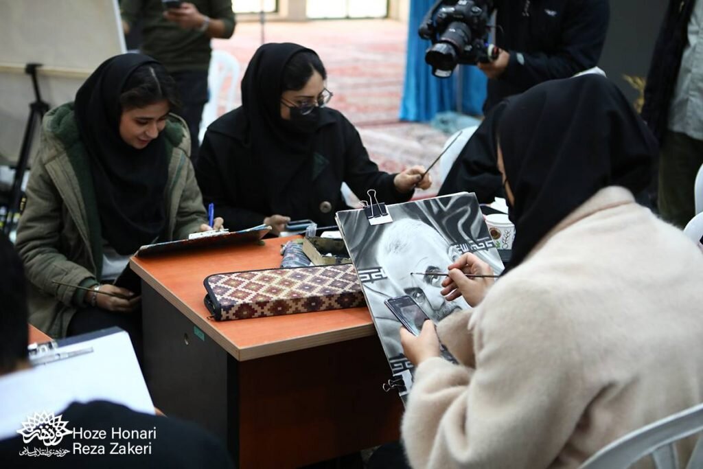 تصاویر | پرتره حاج قاسم به قلم طراحی هنرمندان