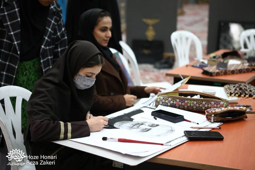 تصاویر | پرتره حاج قاسم به قلم طراحی هنرمندان