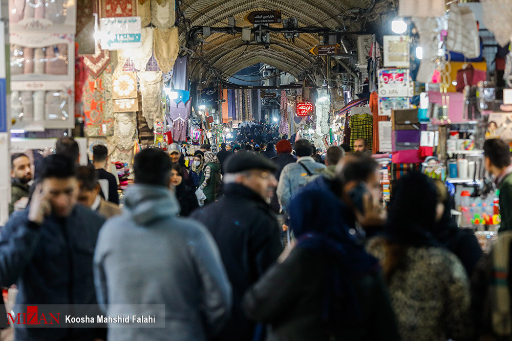 تصاویر ا حال و هوای امروز بازار بزرگ تهران ؛ چای داغ بازاری ها،چاشنی روز برفی پایتخت
