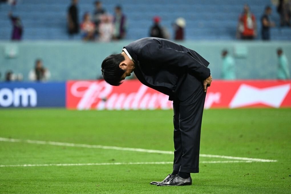 عکس | بازتاب جهانی حرکت سرمربی ژاپن | مربیان پرمدعا یاد بگیرند!